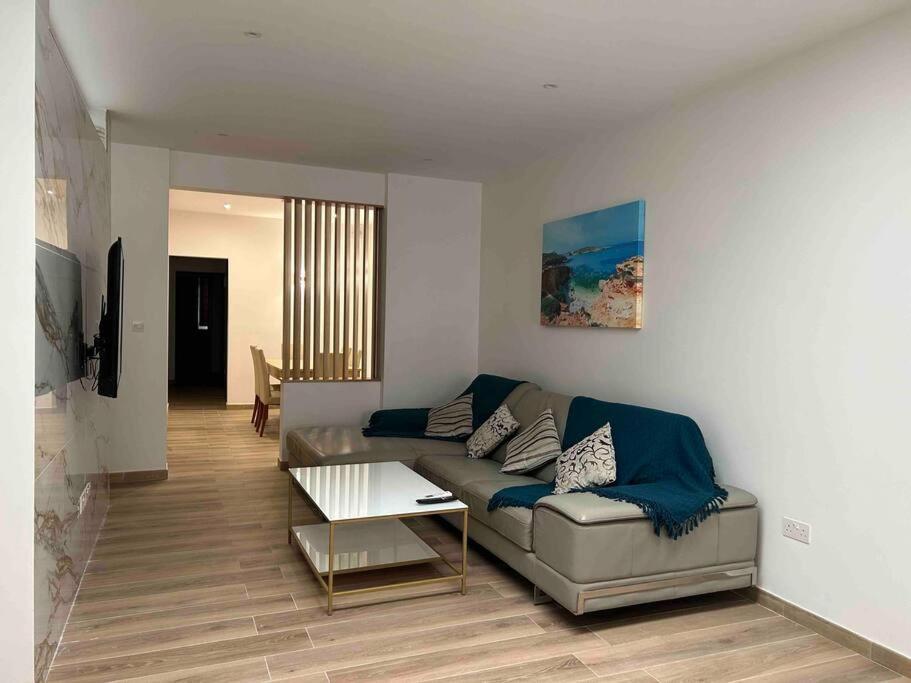 セント・ポールズ・ベイA Flat In The Heart Of Bugibbaアパートメント エクステリア 写真
